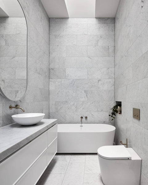 Kylpyhuonetarvikkeet - hanat, suihkut, WC-istuimet ja kylpyammeet